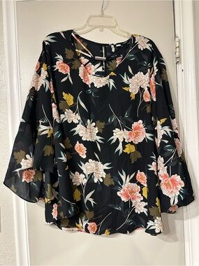 Source Unknown Black Floral Bell-Sleeve Blouse